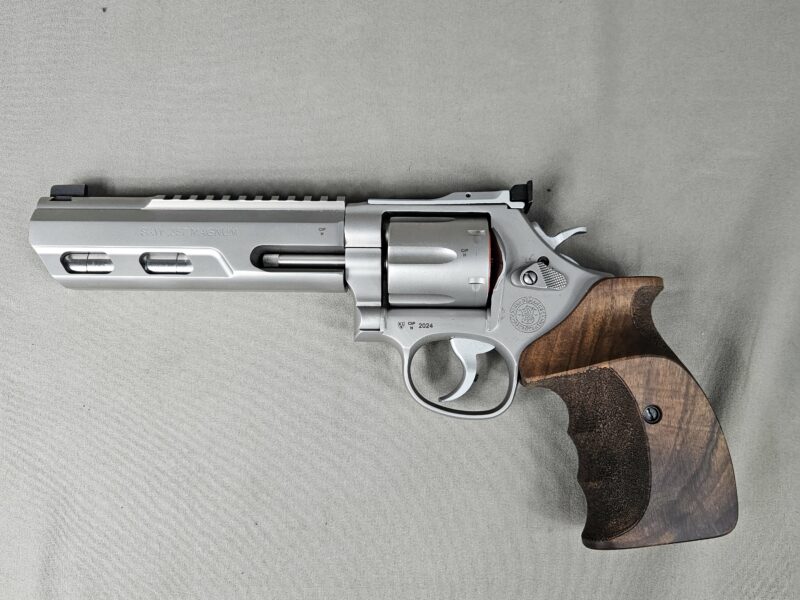 REVOLVER S&W 686 COMPETITOR 357M AVEC POIGNET ERGO